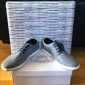 New Steve Madden
Foxxer Sneaker Navy